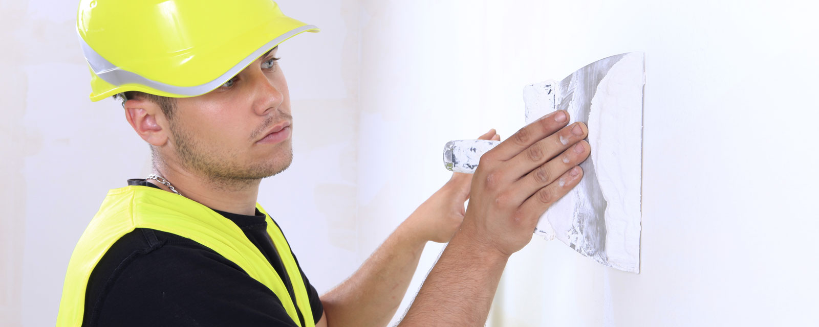 plaquiste plâtrier à l'oeuvre