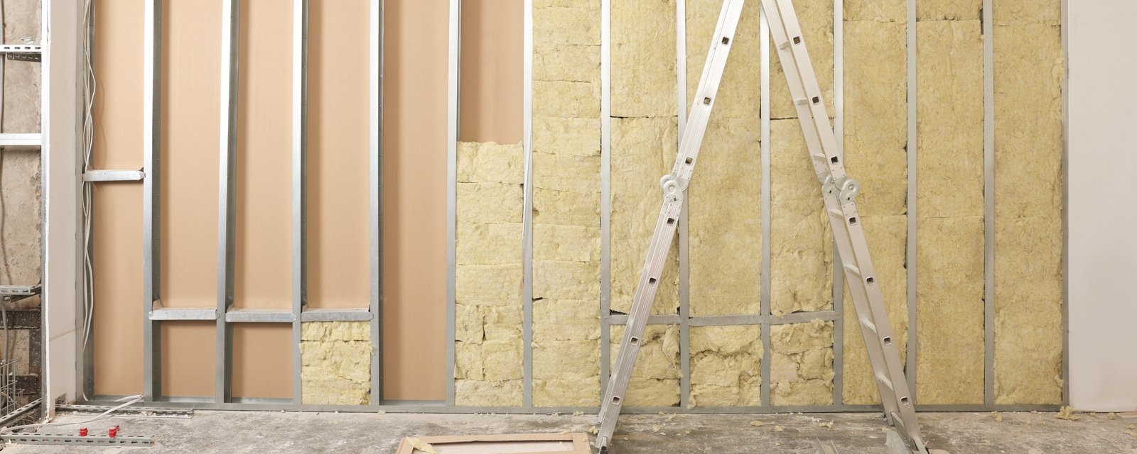 mur isolé par de la laine de verre