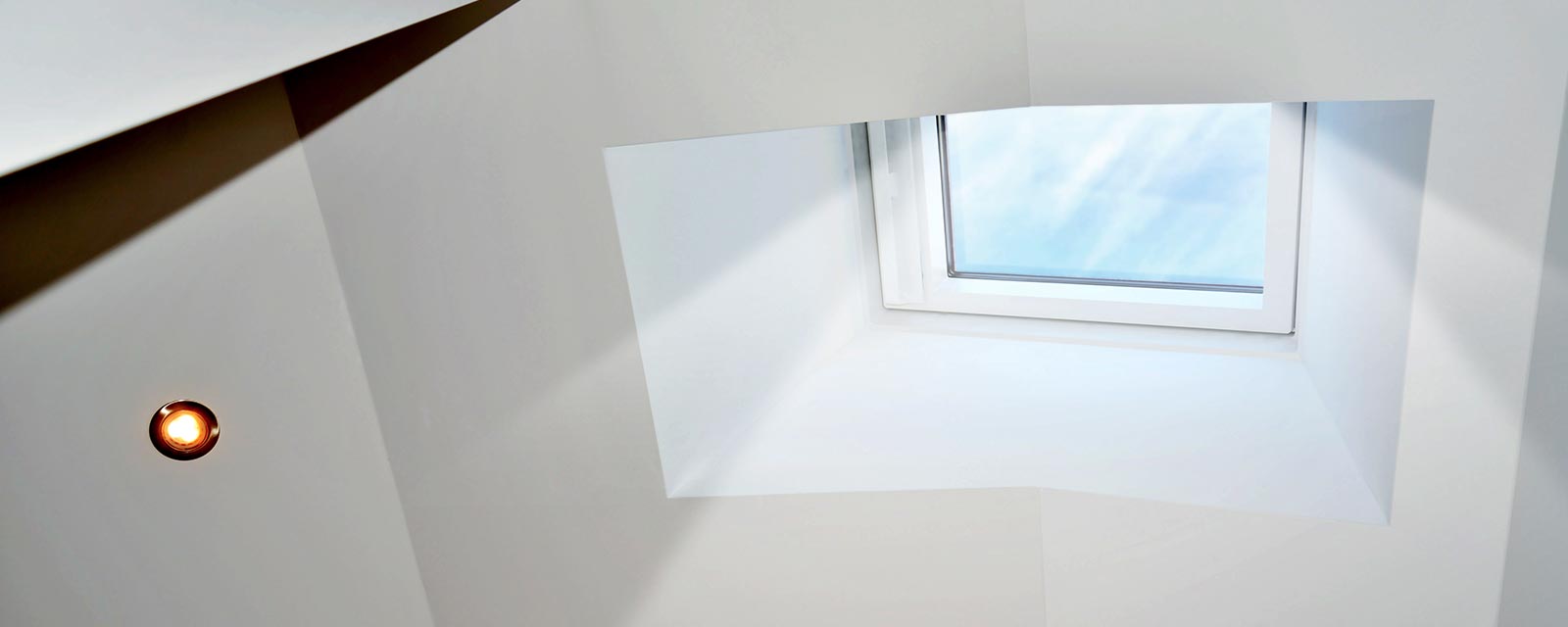 Fenêtre de toit plat à ouverture manuelle