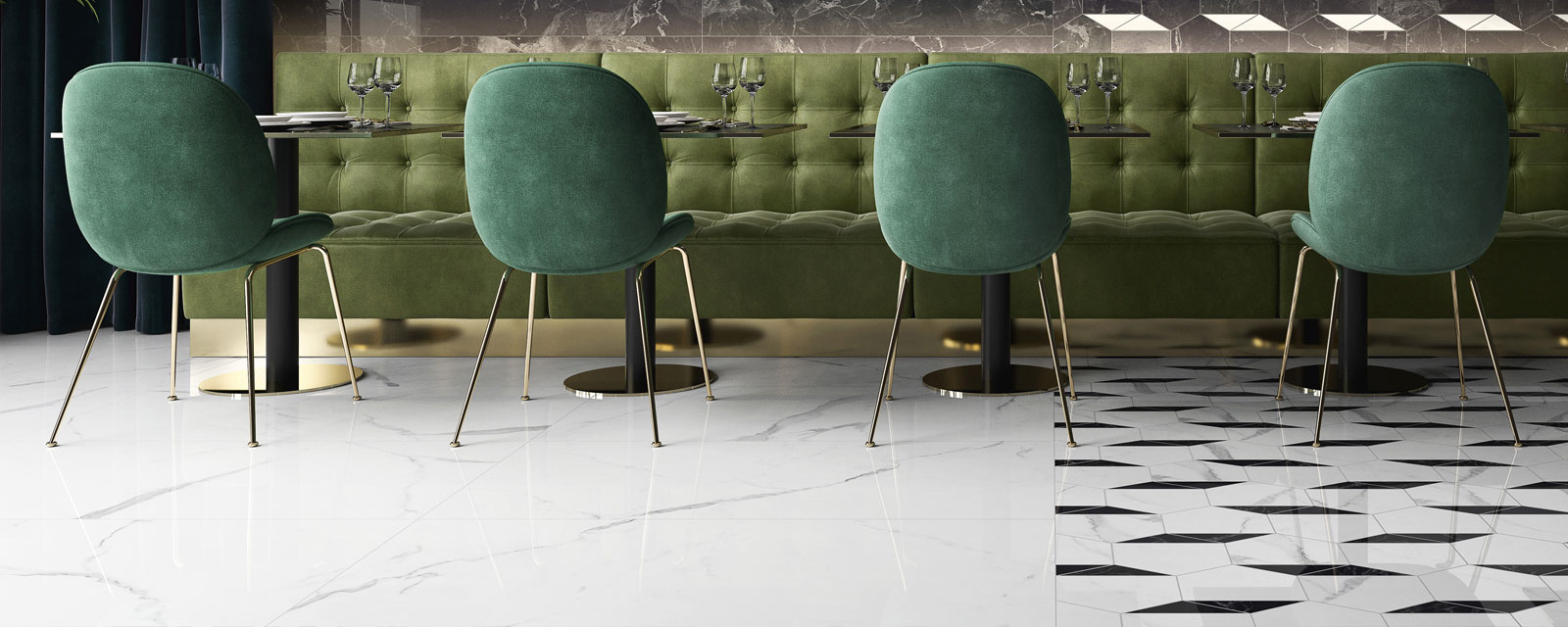 carrelage imitation marbre blanc avec fauteuils et tables de restaurant