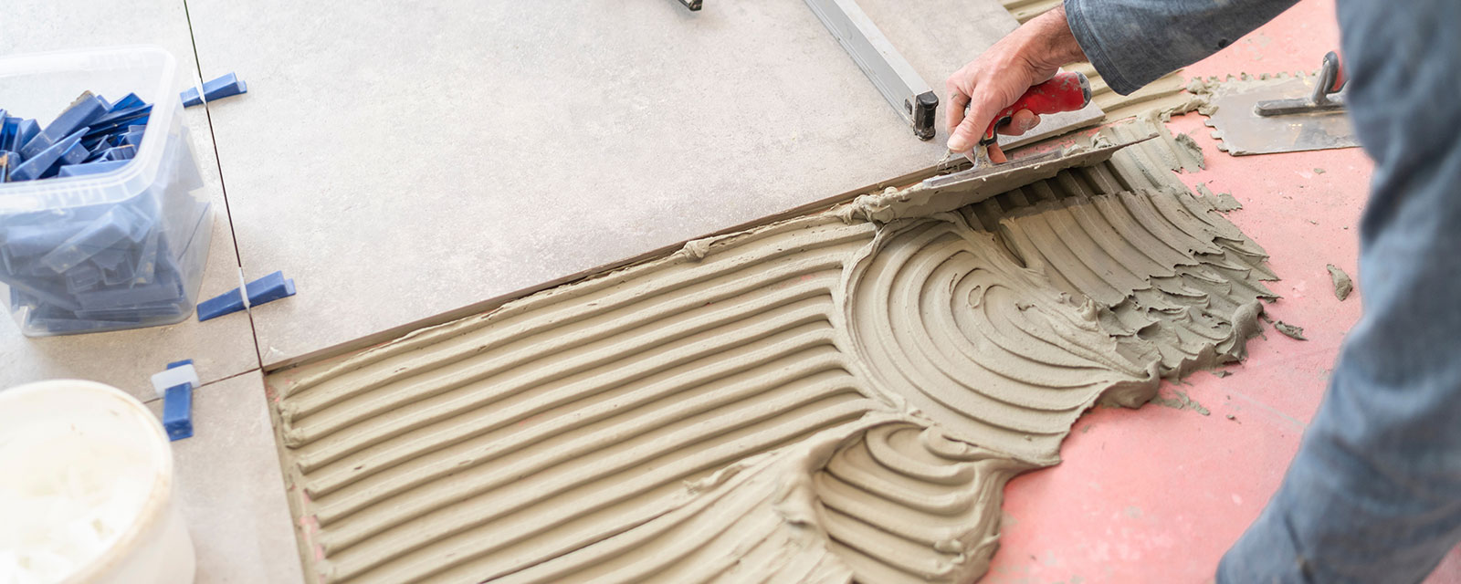 Colle pour carrelage comment choisir le bon produit ? Guide Artisan