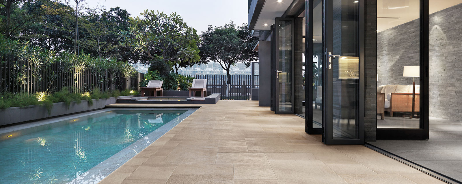 Carrelage piscine extérieure