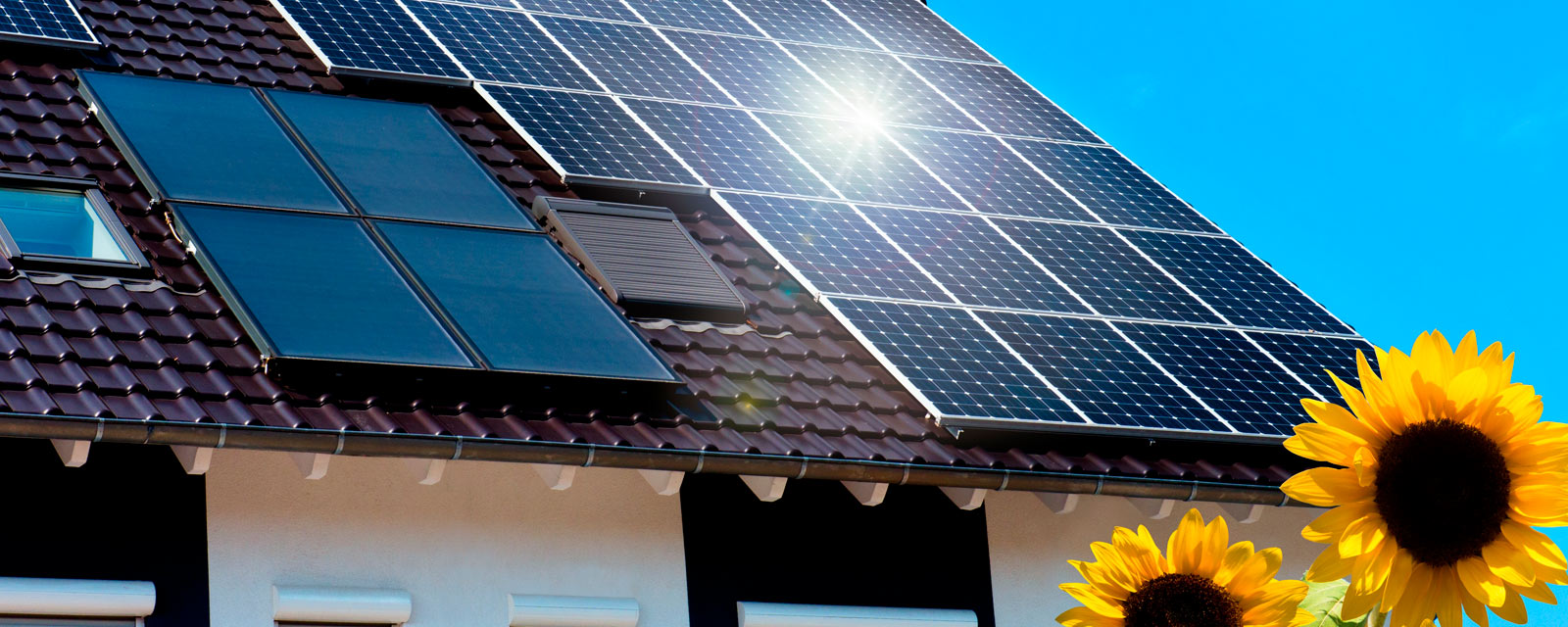 Installation panneaux solaires sur le toit d'une maison