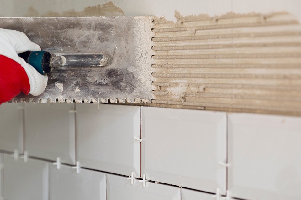 préparer son mur avant la pose du carrelage