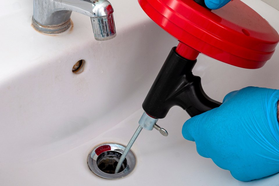 utiliser un furet pour déboucher une canalisation