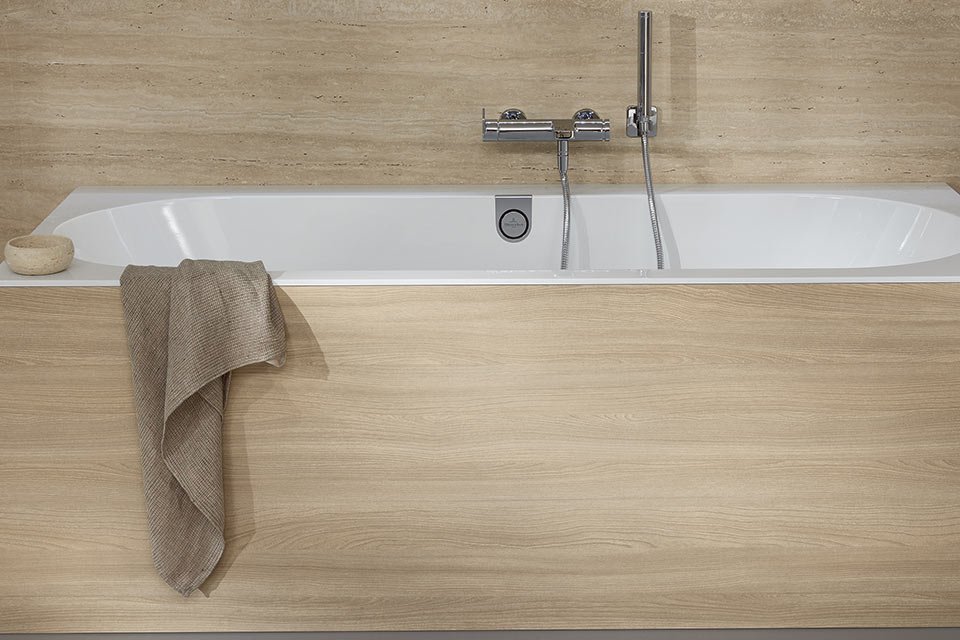 Baignoire à angle sous les combles